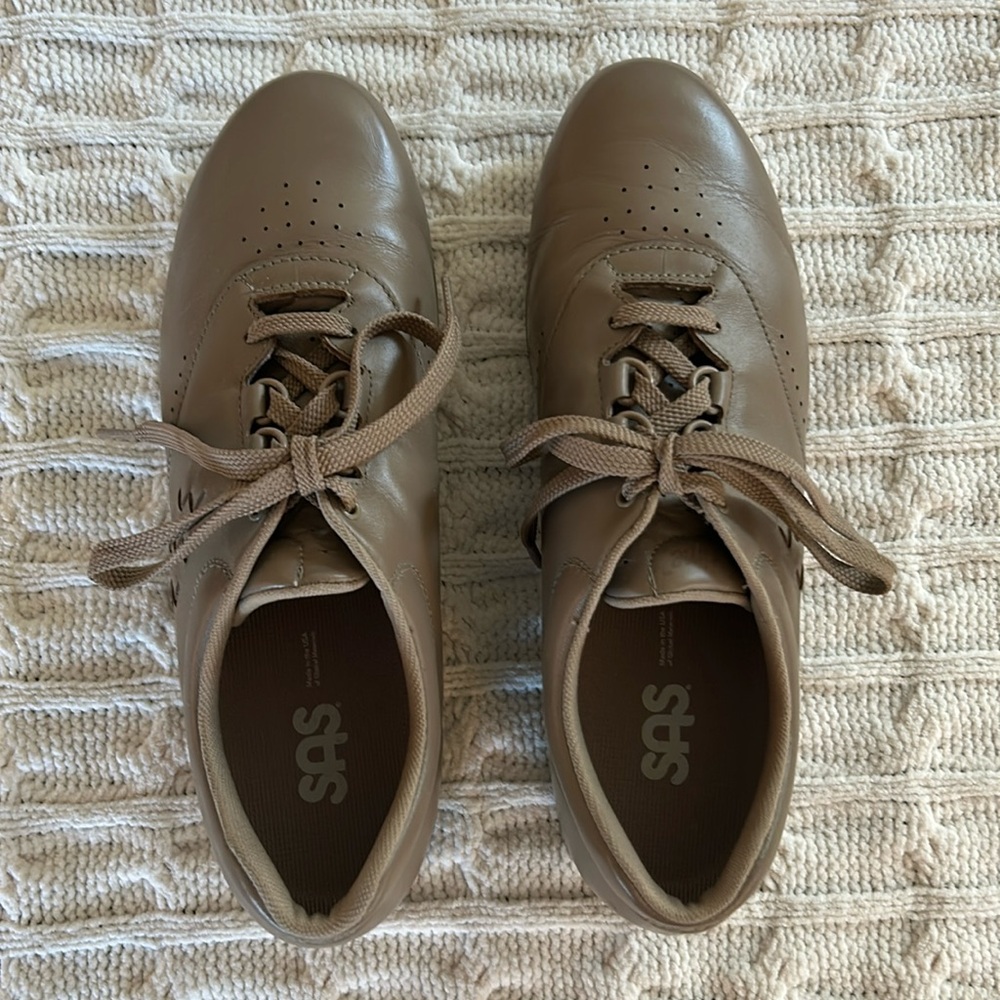 SAS Free Time Walking Shoe Size 9.5 Slim EUC